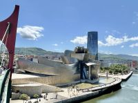Guggenheim und dahinter Iberdrola Tower &ndash; &copy; Birgit Kirchner (Eberhardt TRAVEL)