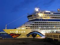 Die AIDAsol im Hafen von Funchal &ndash; &copy; Marion Kottlos (Eberhardt TRAVEL)