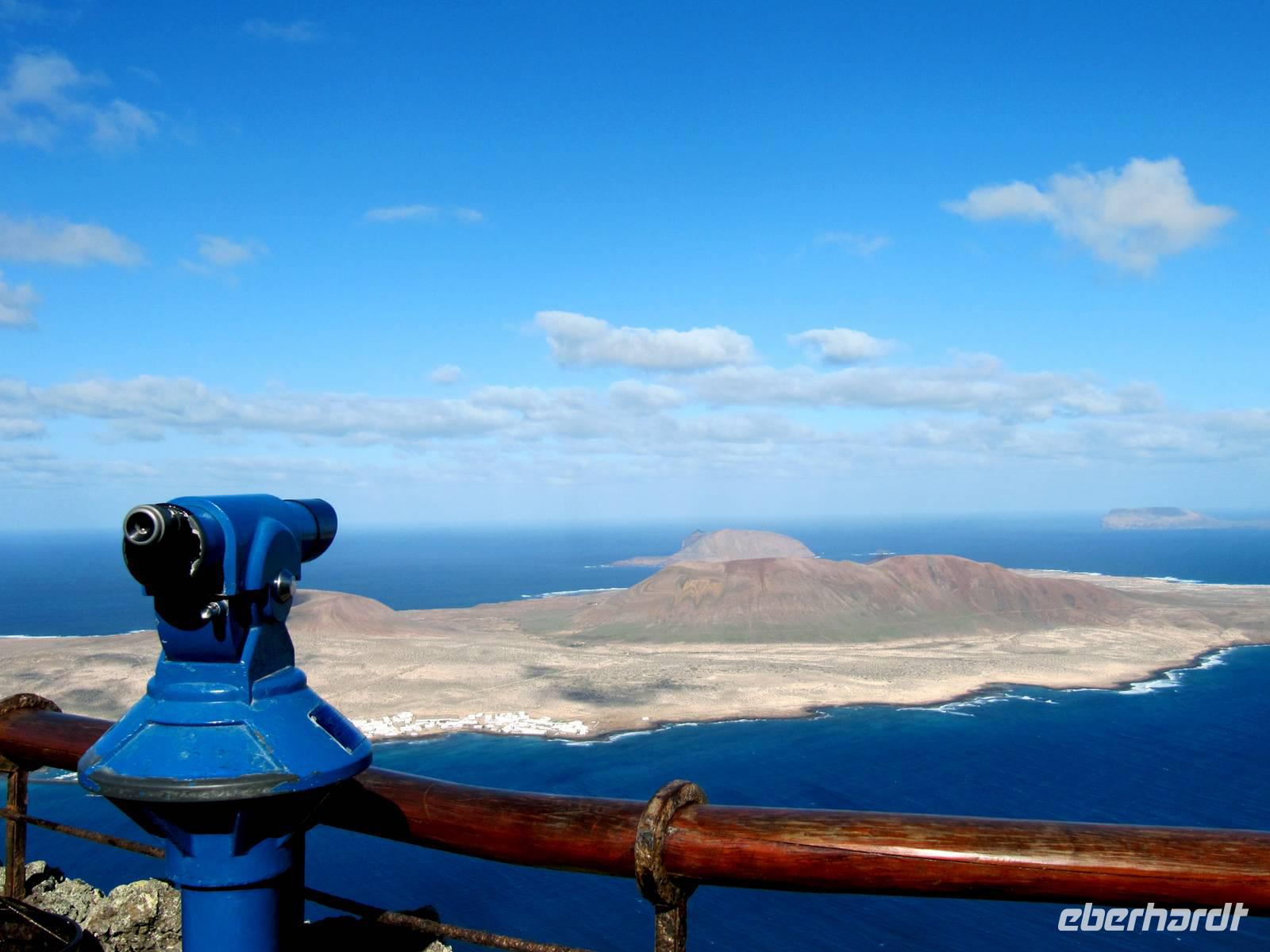 Blick vom Mirador del Rio auf die Insel Graciosa &ndash; &copy;  (Eberhardt TRAVEL)