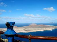 Blick vom Mirador del Rio auf die Insel Graciosa &ndash; &copy; Marion Kottlos (Eberhardt TRAVEL)