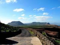 Blick vom Mirador del Rio zu den erloschenen Vulkanen &ndash; &copy; Marion Kottlos (Eberhardt TRAVEL)