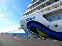 Die AIDAsol im Hafen von Arrecife &ndash; &copy; Marion Kottlos (Eberhardt TRAVEL)