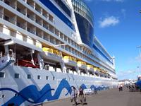 Die AIDAsol im Hafen von Arrecife &ndash; &copy; Marion Kottlos (Eberhardt TRAVEL)