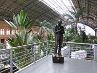 Madrid - Denkmal an Gschaeftsleute von Francisco Lopez im Atocha Bahnhof
