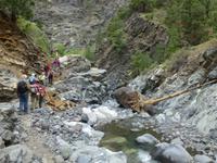 Wanderung durch das Flussbett