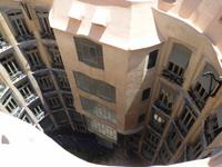 der Innenhof des Casa Mila Hauses von Gaudi