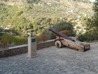 Kanone vor der Kirche von Deia