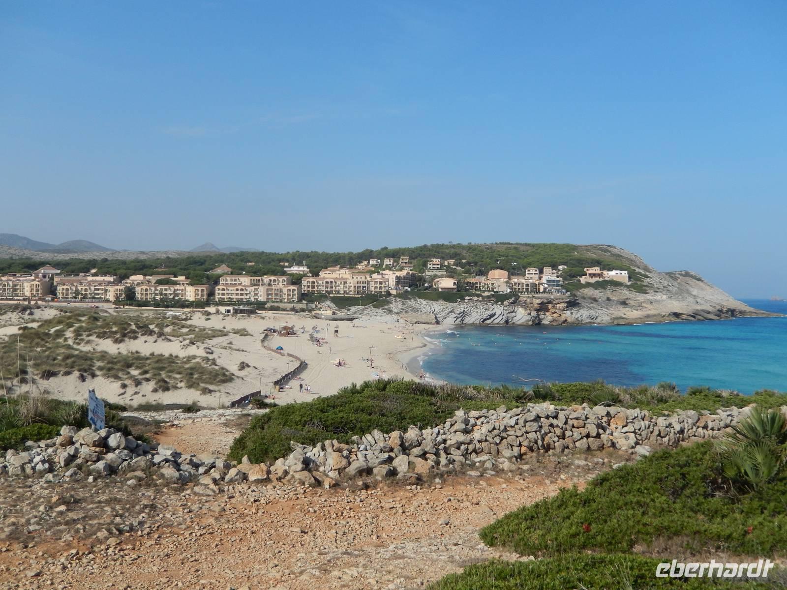 Blick auf die Bucht von Cala Mesquida