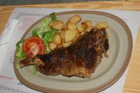 im Holzofen zubereitete Lammschulter 