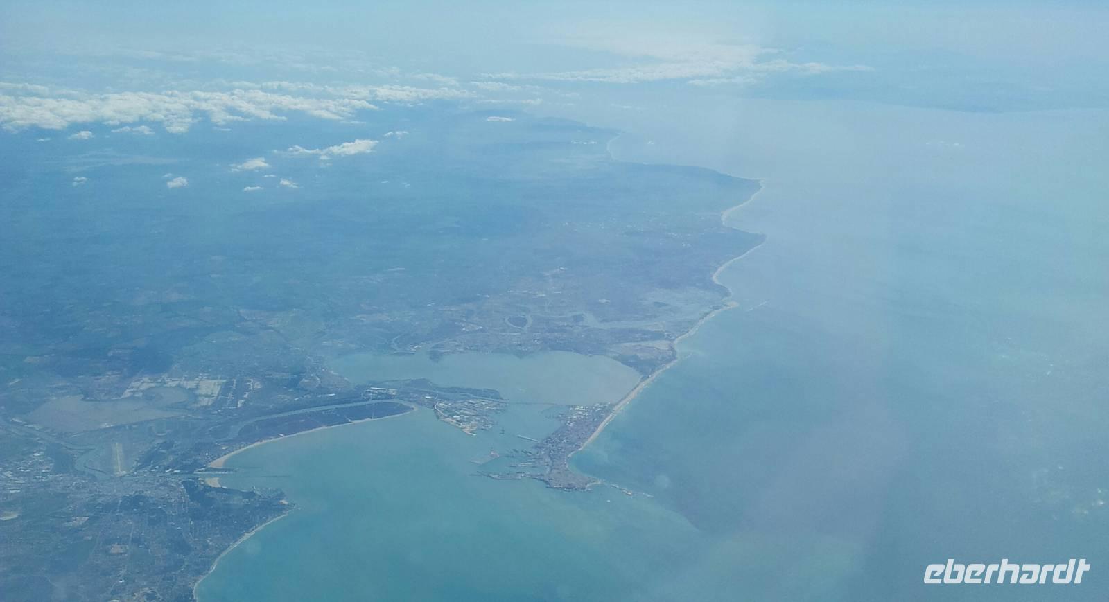 auf dem Weg nach Lanzarote über Cadiz (Andalusien) mit Europa (links) und Afrika (rechts)