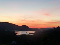 Sonnenuntergang mit Blick auf Stausee von Zahara