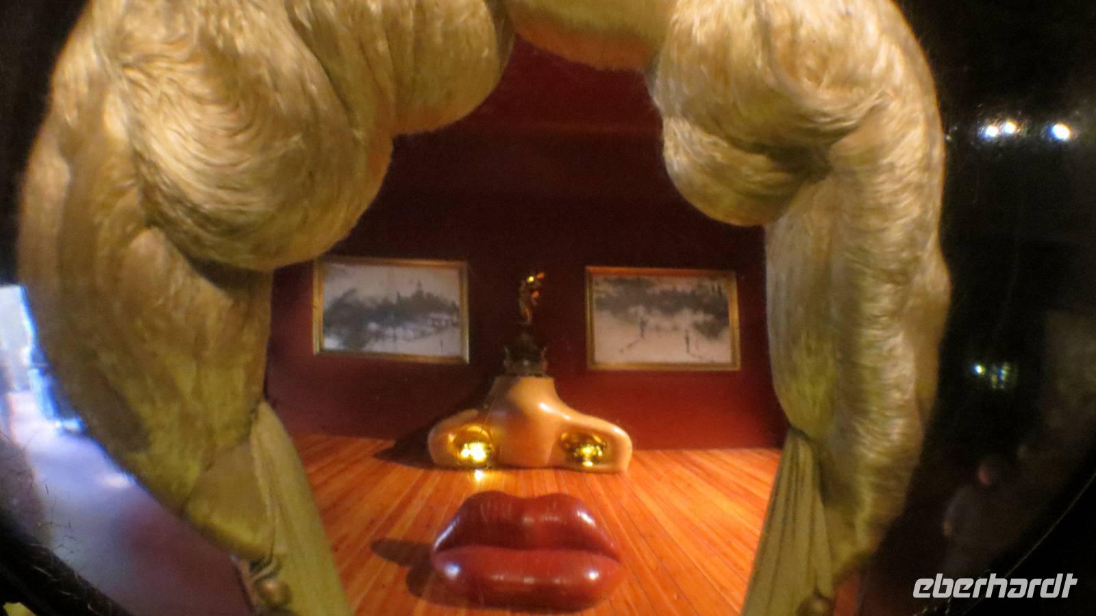 surrealistische Kunstwerke im Dali Museum Figueras