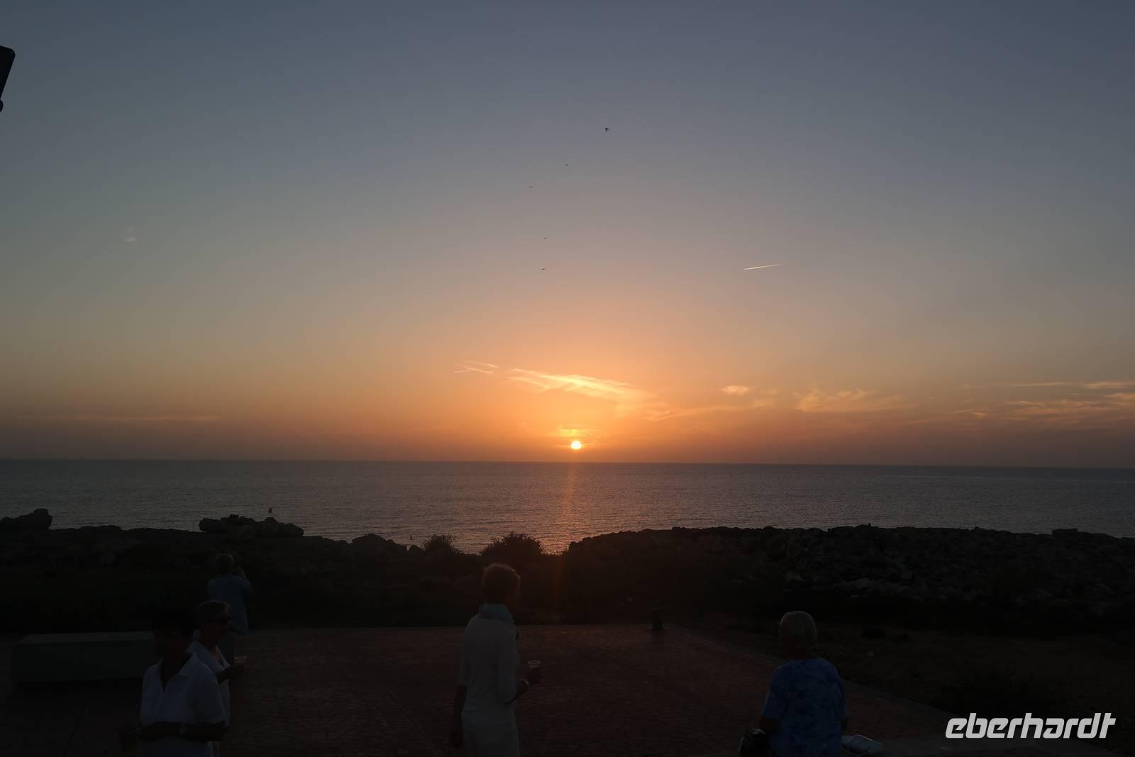 wir genießen die untergehende Sonne ...