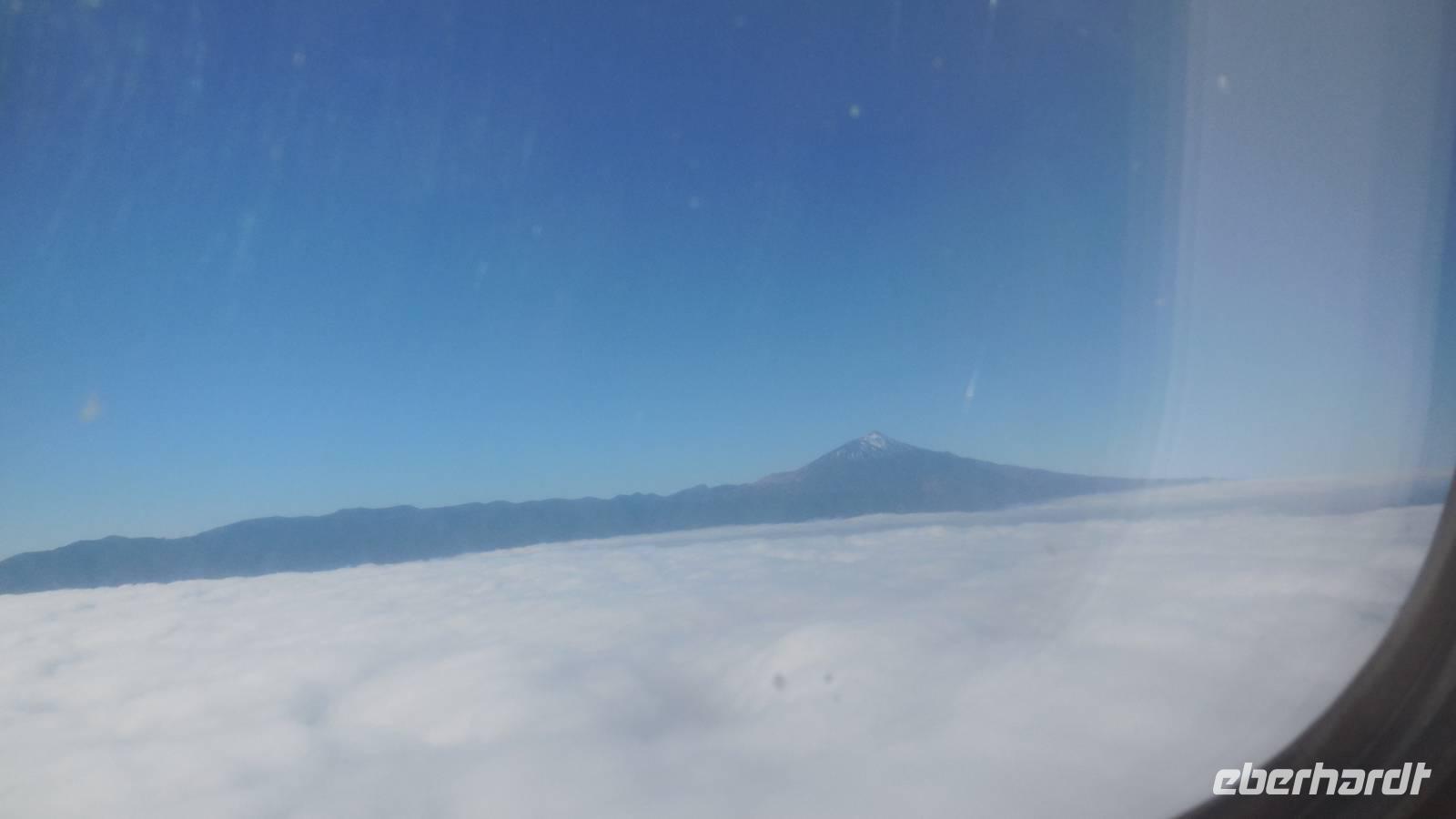 Flug von Teneriffa nach El Hierro, Blick auf den Teide
