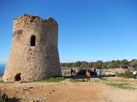 Start der Wanderung am Wachturm in Cala Pi