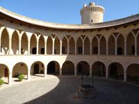 Palma de Mallorca -  im Innenhof des Schloss Bellver