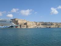 AIDAbella im Hafen von La Valletta