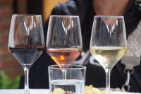 Bei der Weinprobe