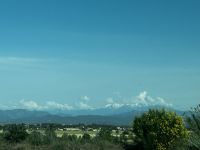 Blick auf die verschneiten Pyrenäen