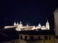Clerecía und Kathedrale sehen aus dem Hotelfenster fast aus, wie ein einziger Komplex