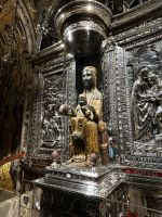 Montserrat: Kirche von Montserrat-schwarze Madonna