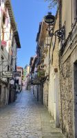 Spanien, Laredo, verschlafene Gassen am Morgen