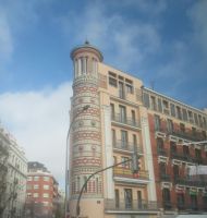 Unterschiedliche Architekturstile in Madrids Bezirken