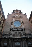 Vor der Kirche