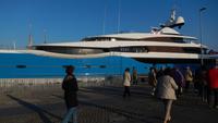 Yacht am Hafen von Barcelona