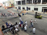 Südafrika - AIDAmira im Hafen von Kapstadt