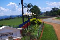 Swaziland - Einfahrt zum königlichen Kraal