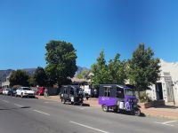 Die Tuk-Tuks erwarten uns zur Weingut-Tour