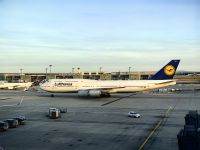 Es herrscht reger Betrieb auf dem Flugfeld des Frankfurter Flughafens