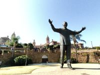 Die Bronzestatue von Nelson Mandela ist neun Meter hoch, Pretoria