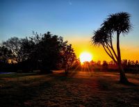 Die Sonne geht unter in der Christlin Lodge, so muß Afrika sein