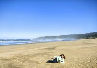 Reisebegleiterin Simone am Strand