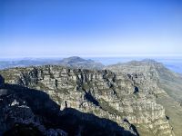 Blick auf die Kaphalbinsel, oben auf dem Tafelberg