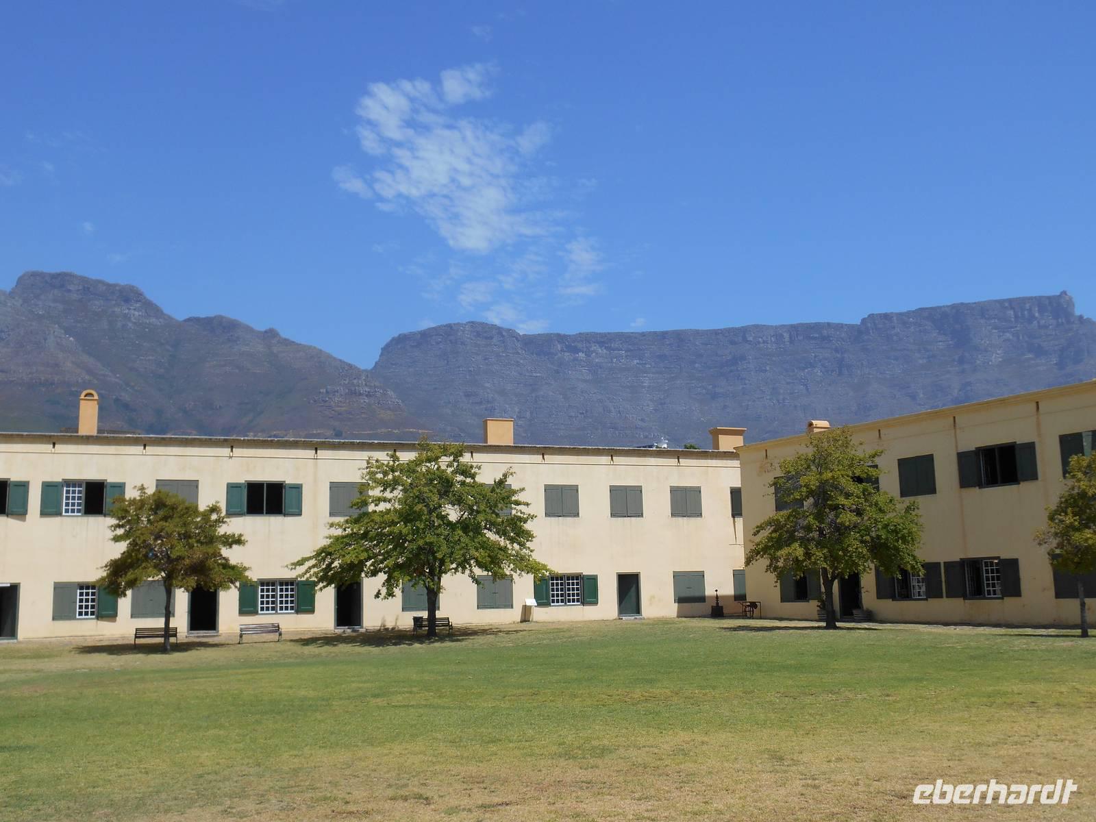 Kapstadt (Castle of Good Hope, im Hintergrund der Tafelberg)