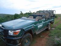 Safari-Geländewagen im Kariega Wildreservat