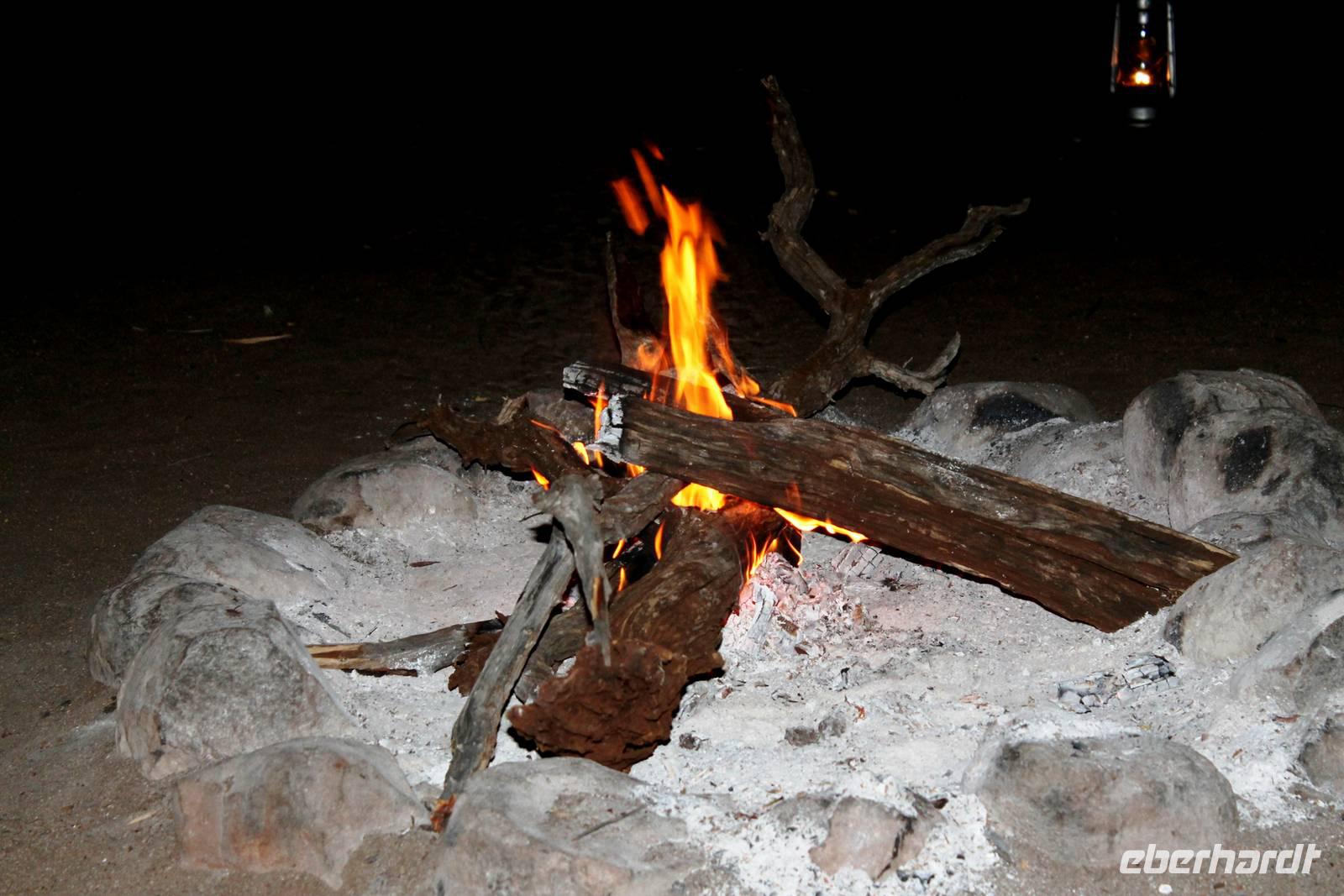 Stone Camp - Abendessen am Lagerfeuer