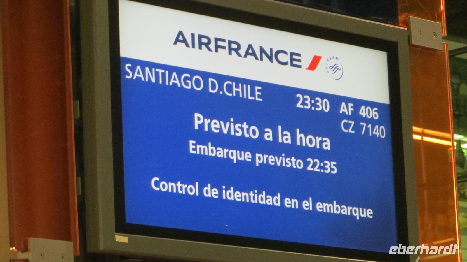 Anzeigetafel für Langstreckenflug von Paris nach Santiago de Chile