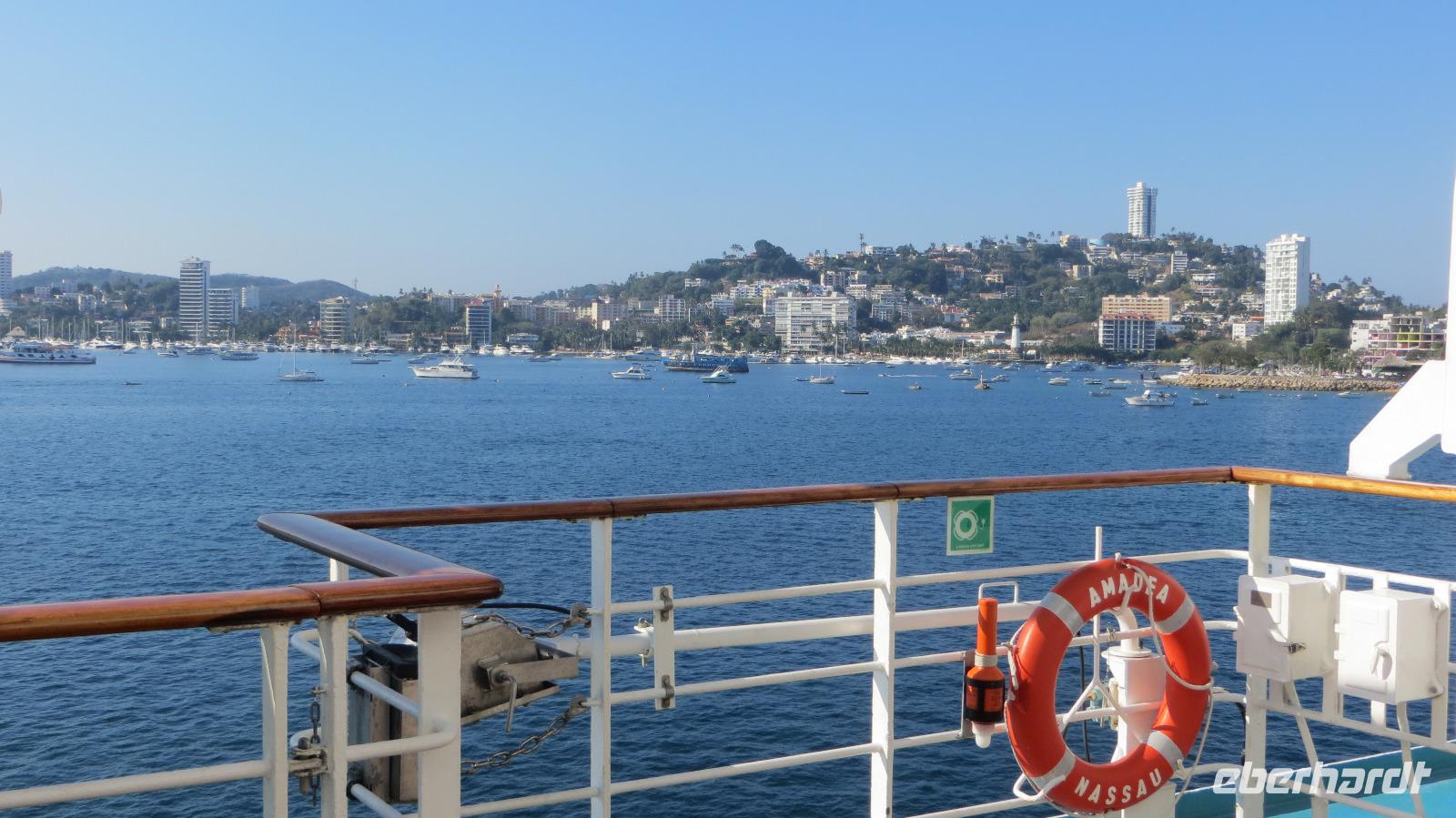 MS Amadea im Hafen von Acapulco, Mexiko