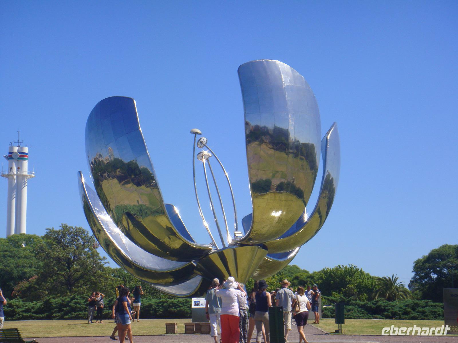 Metallblume im Stadtteil Recoleta (Buenos Aires)