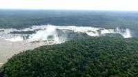 über den Iguazu Wasserfällen