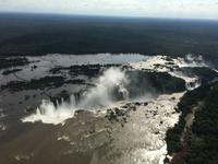 über den Iguazu Wasserfällen
