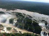 über den Iguazu Wasserfällen