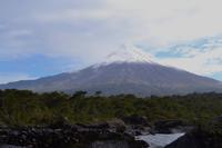 Vulkan Osorno und Petrohue-Wasserfälle im Vordergrund