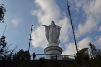 Statue der Jungfrau Maria auf dem Hügel San Cristóbal