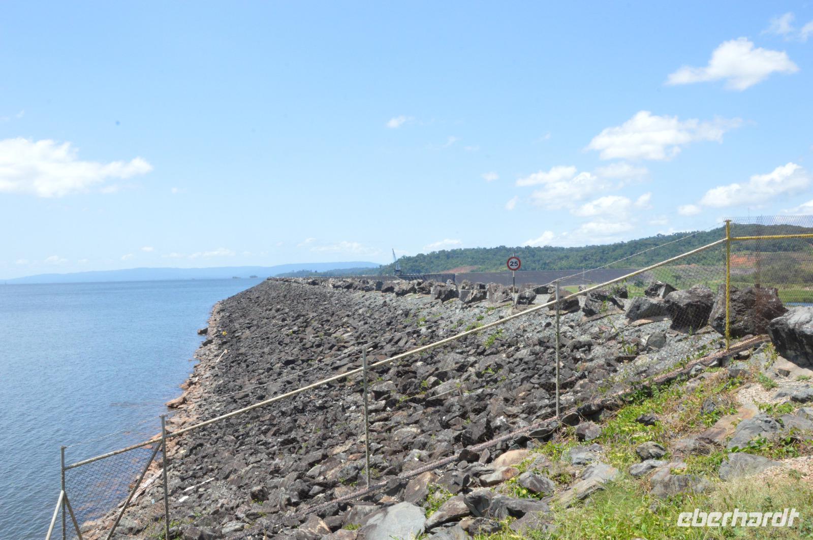 suriname river staudamm