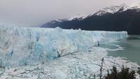 Spaziergang entlang des Gletscher Perito Moreno